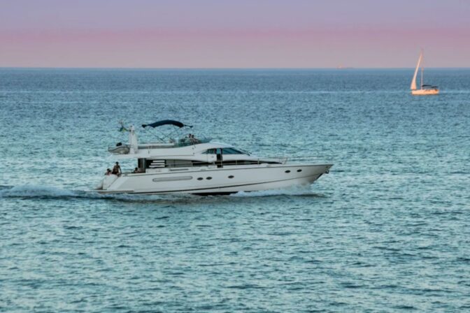 Best Yacht Rental Routes in Singapore